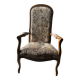 Upholstered armchair with floral pattern – Carved wooden structure – Vintage