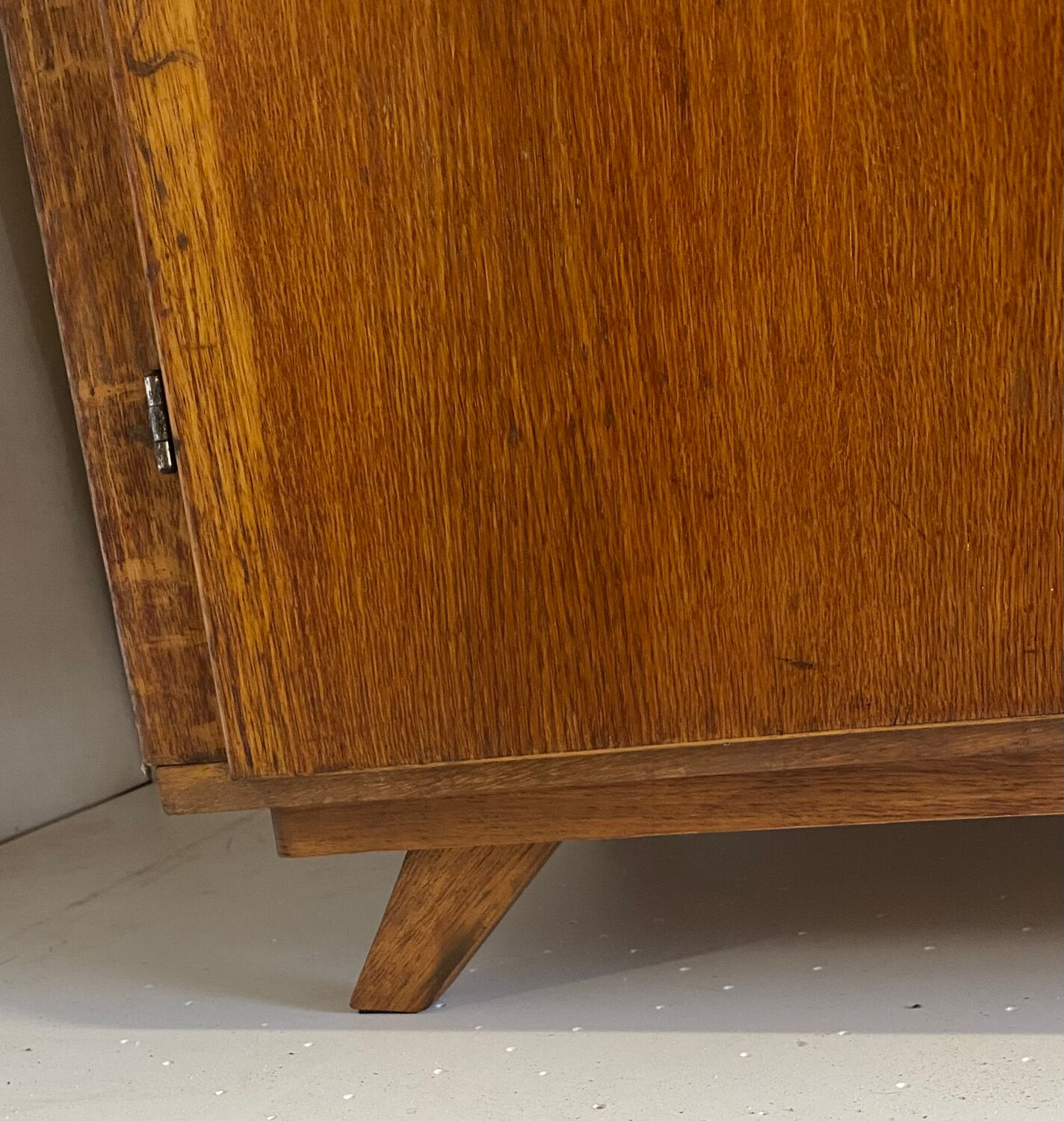 Vintage wardrobe feet compass