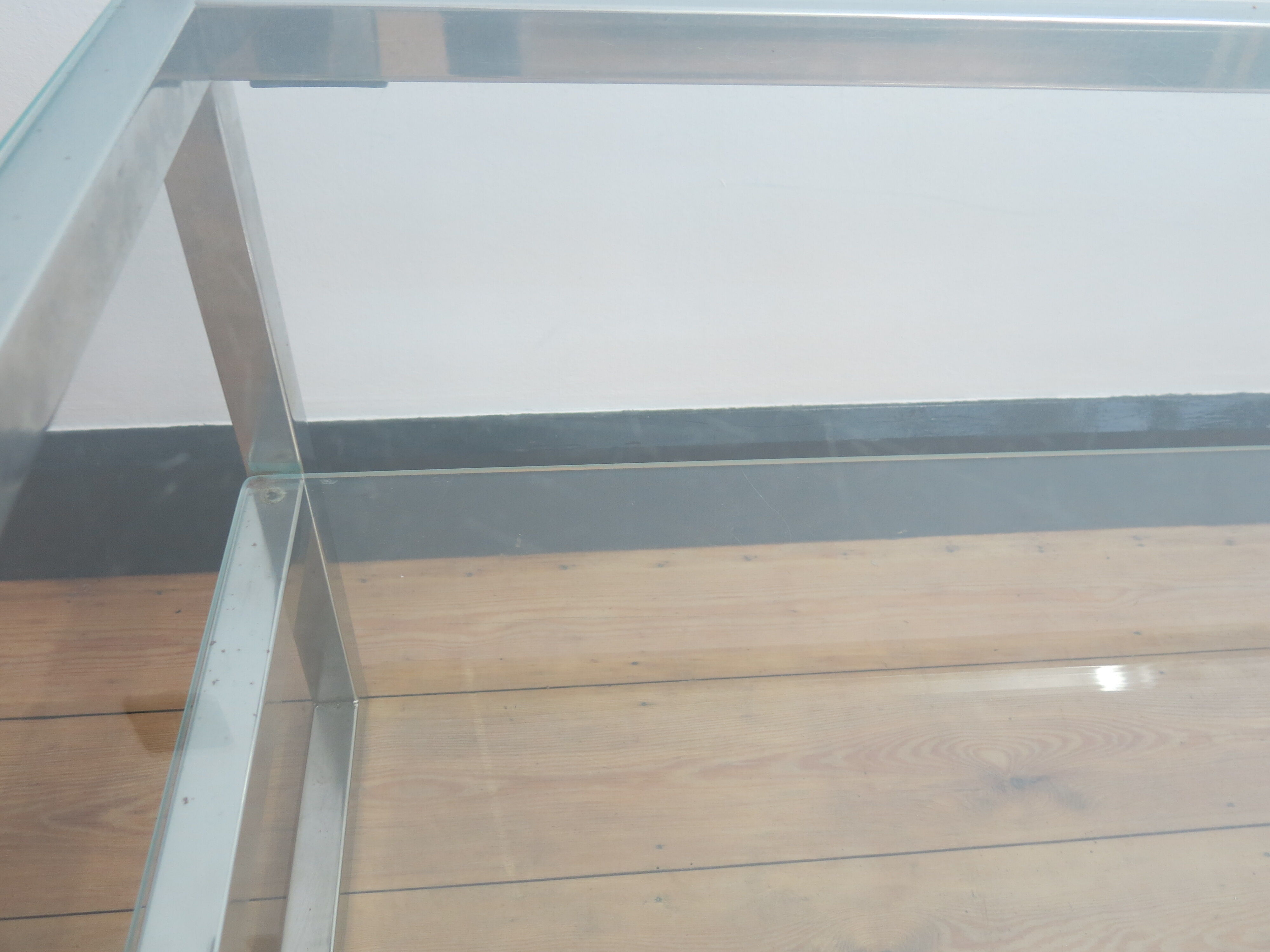 Coffee table in glass and chromed metal