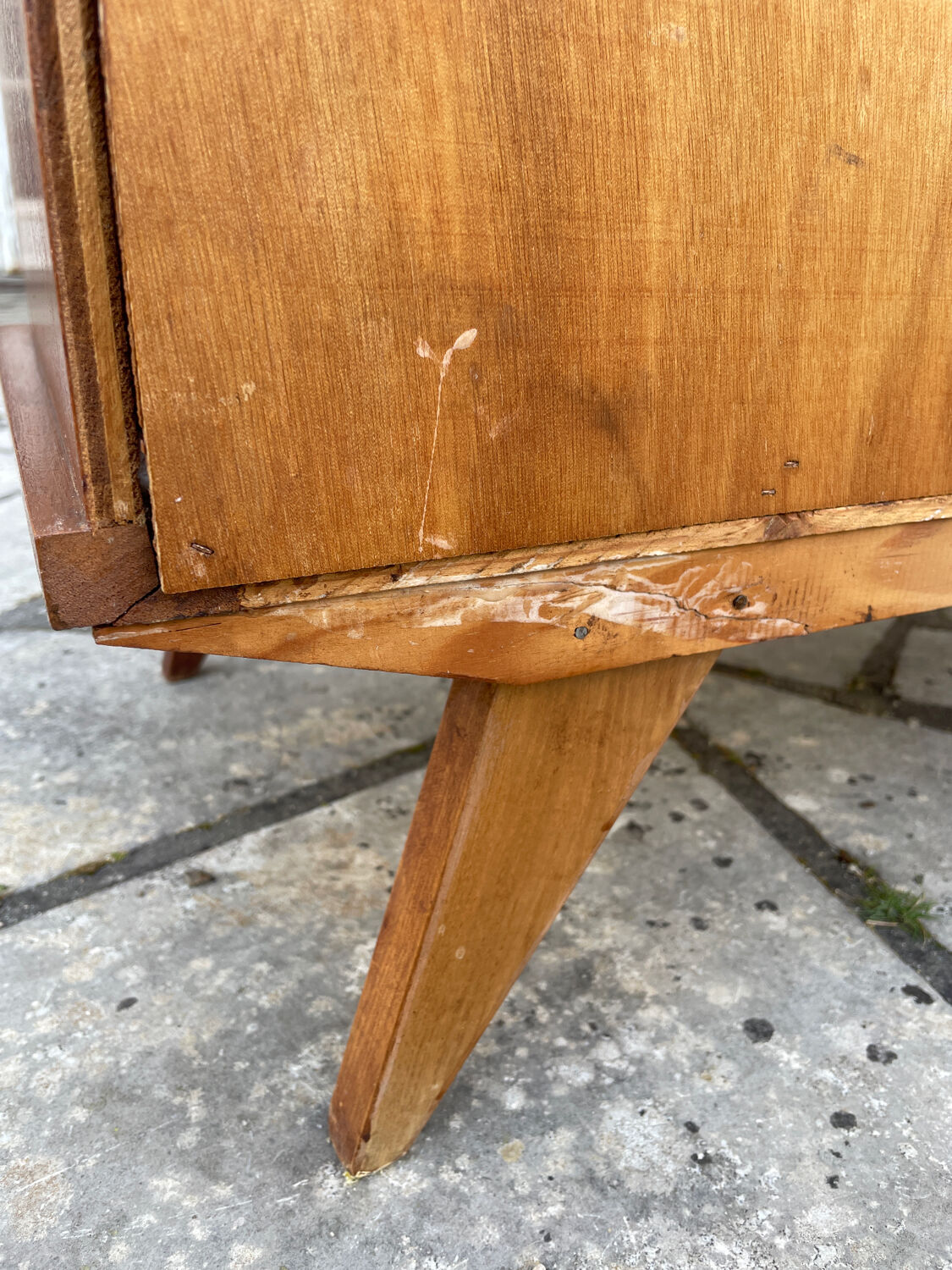 Vintage commode with tapered legs
