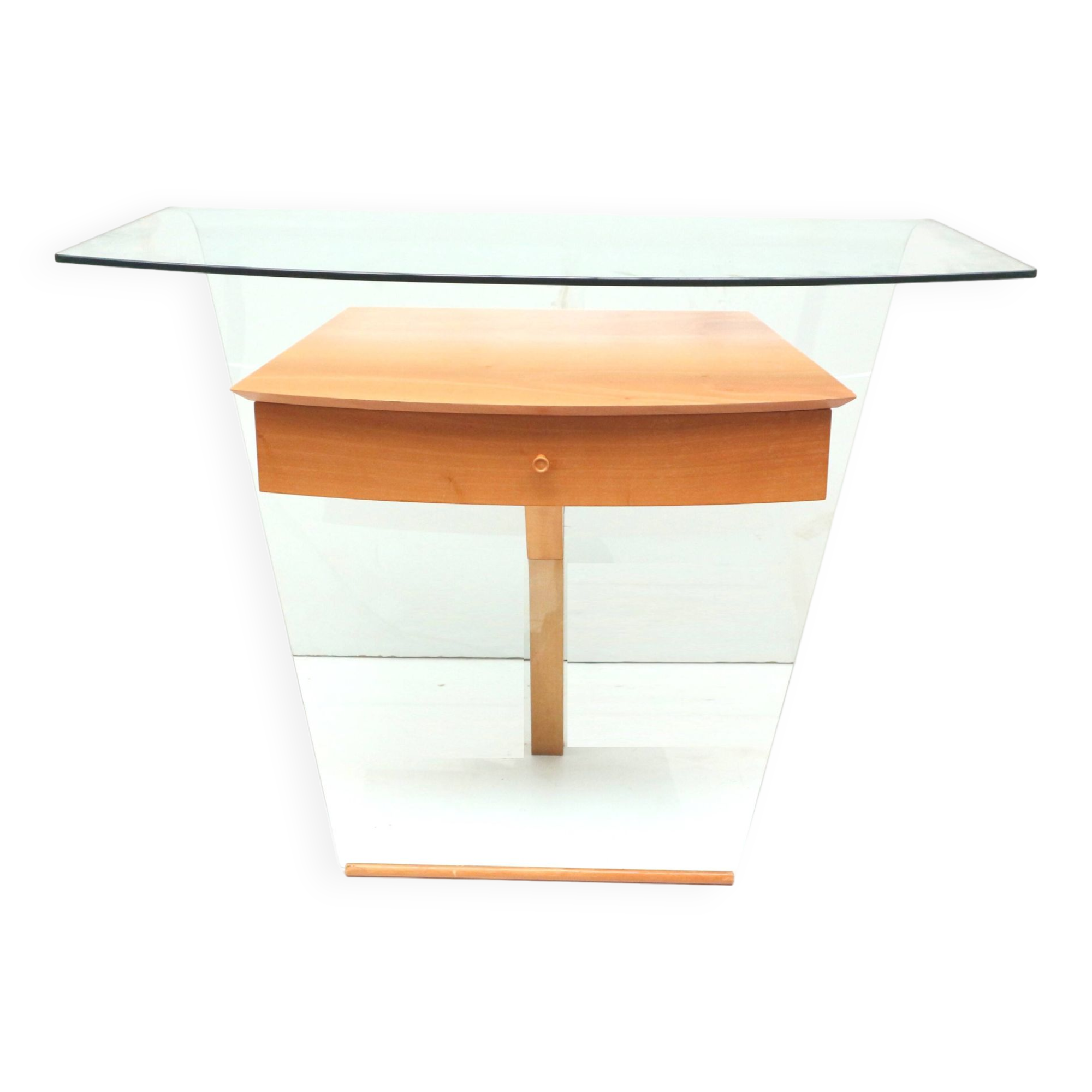 Beautifully designed vintage Italian design television cabinet from the 1970s