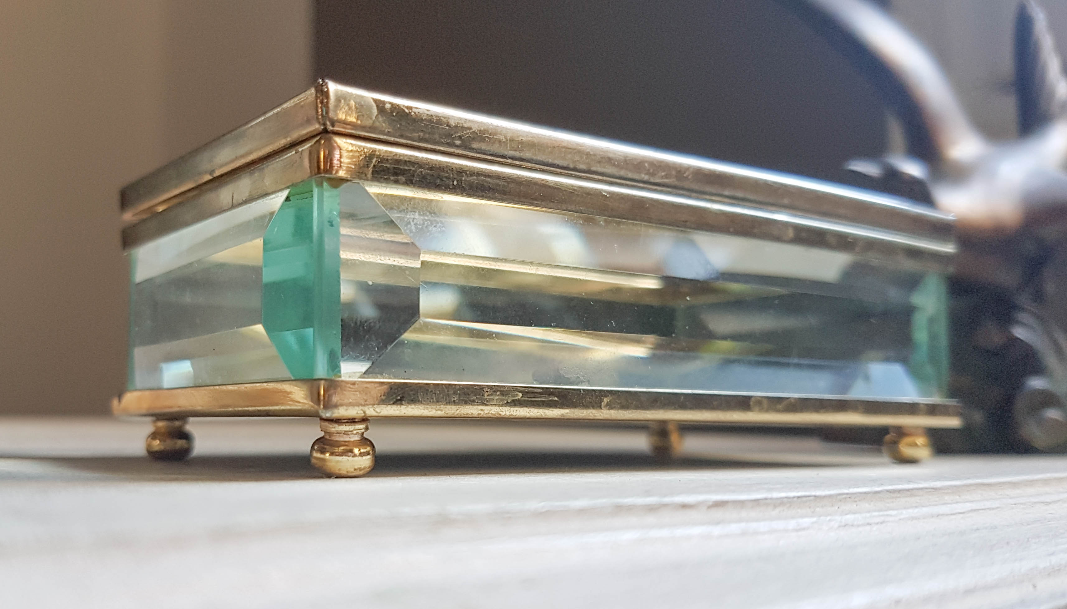Glass jewelry box