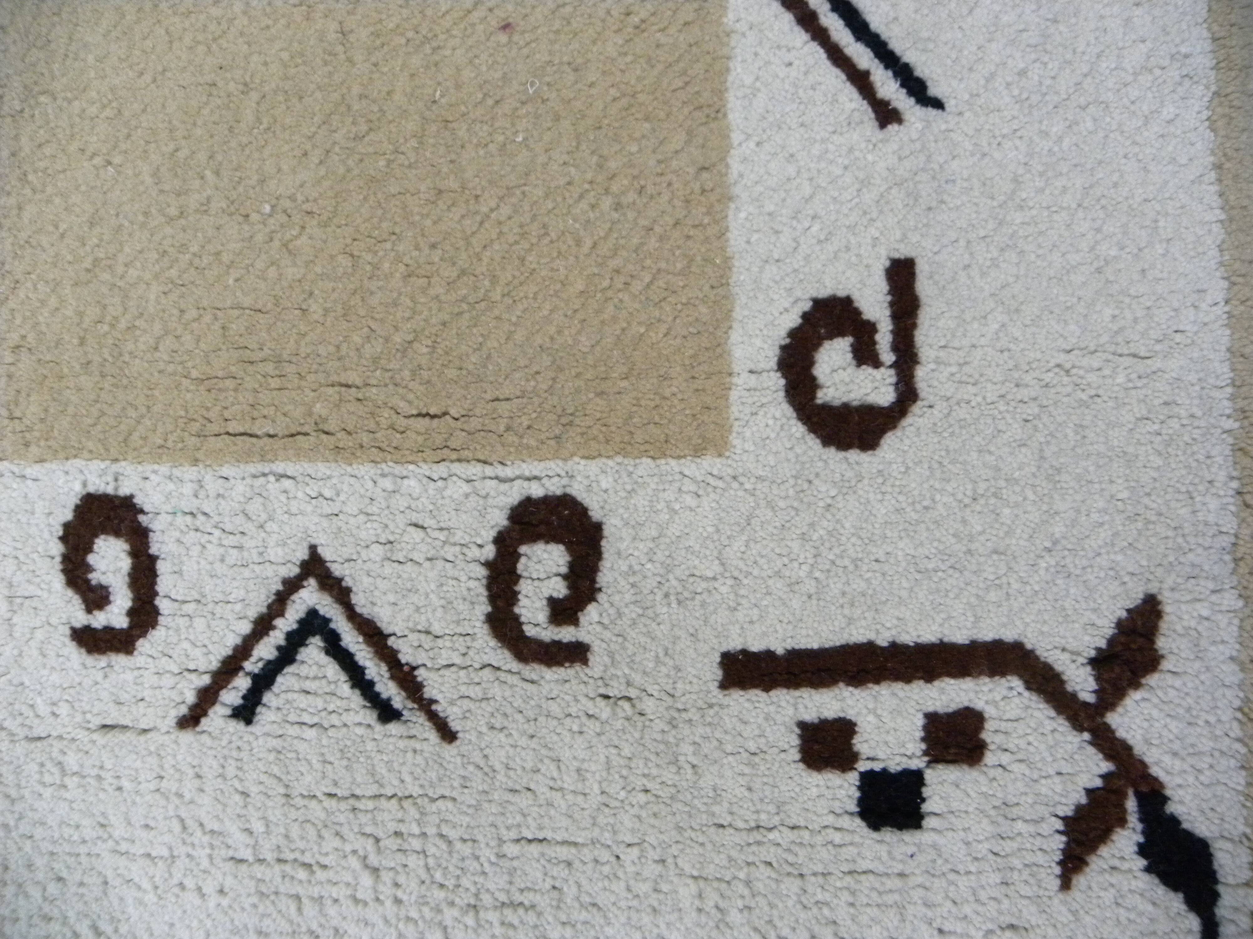 Vintage Berber rug antique/traditional – Beige Accent Rug