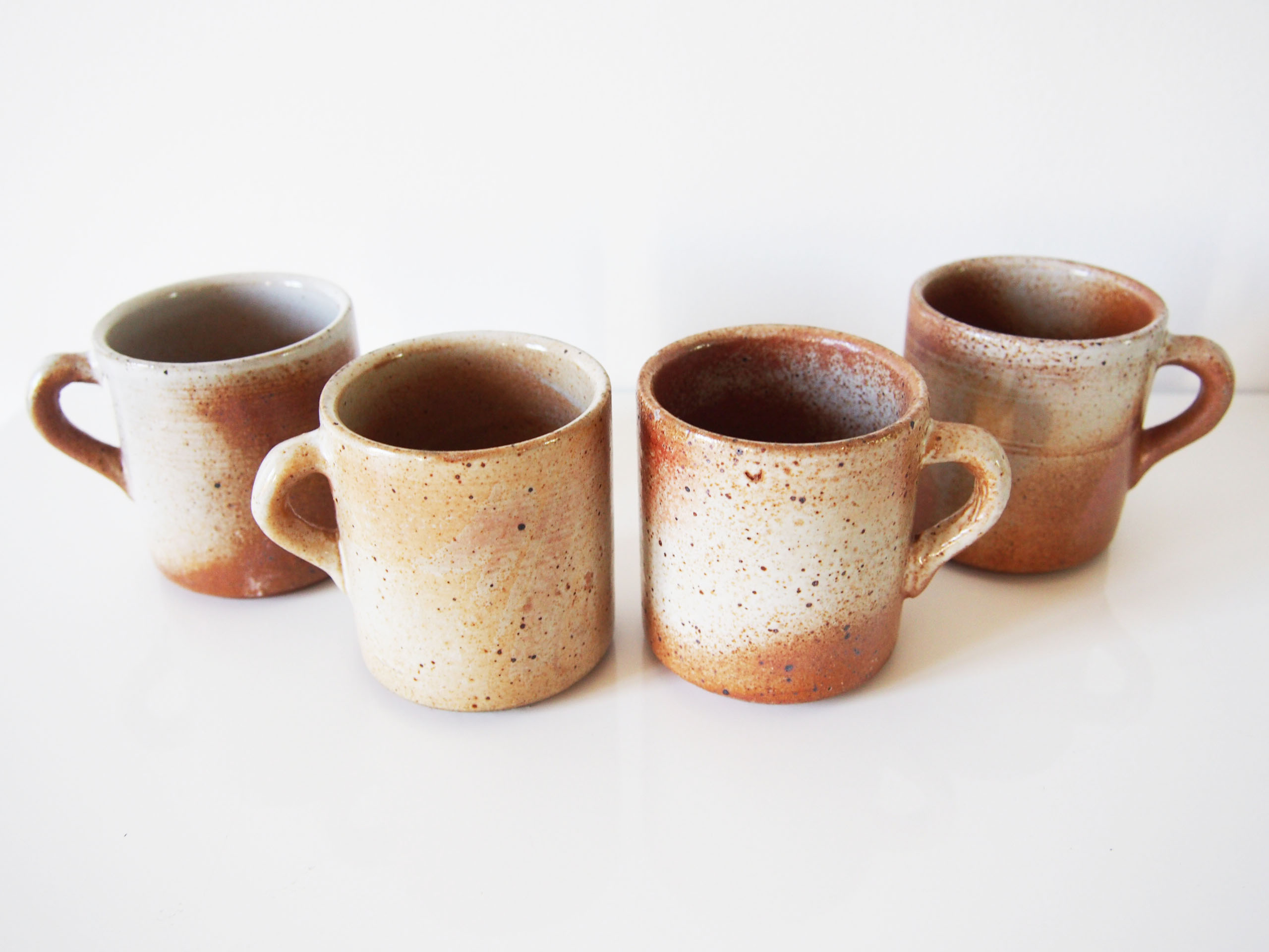 Quatre tasses en grès du Marais