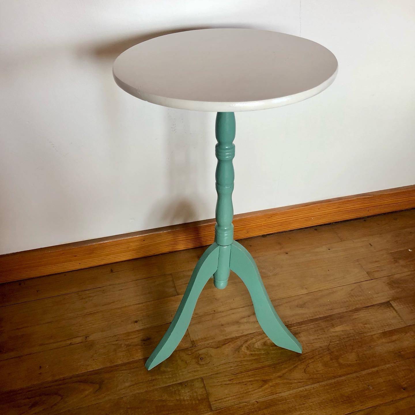 Small 3-foot blue and white pedestal table