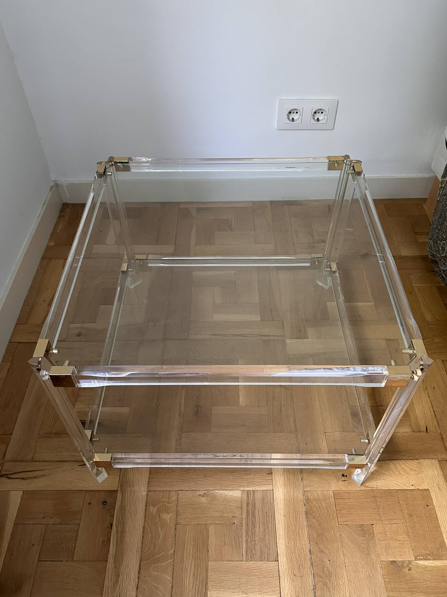 2 side tables in plexiglass, glass, and brass.