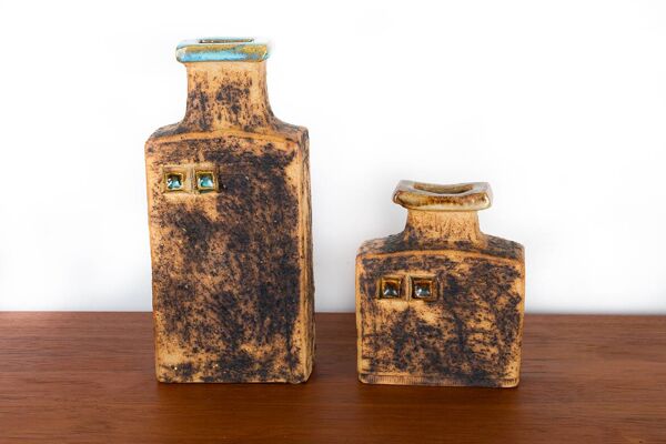 Deux Vases Suédois, brutaliste, grès et col émaillé, Curt Magnus Addin.