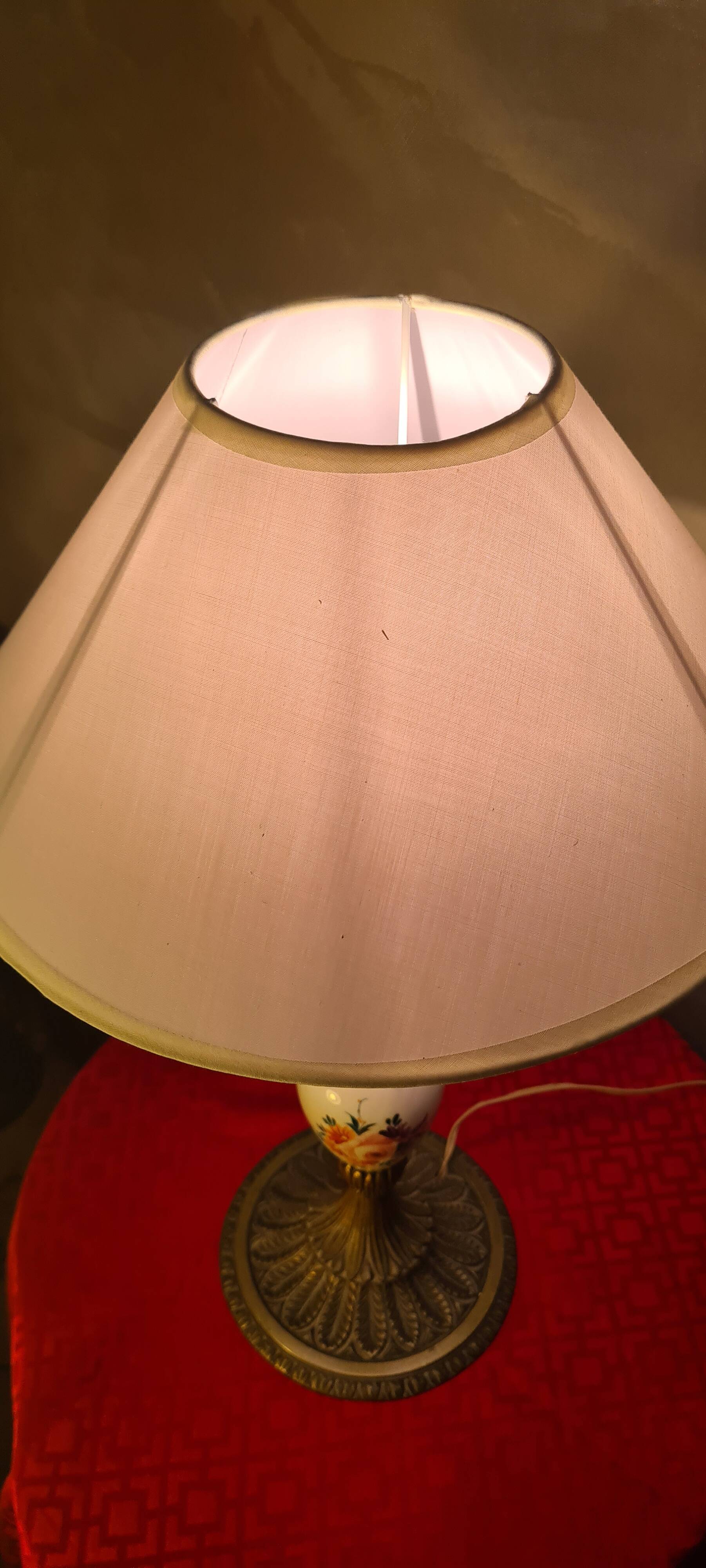 very elegant porcelain and bronze lamp, pull cord switch 50x30 very good e
