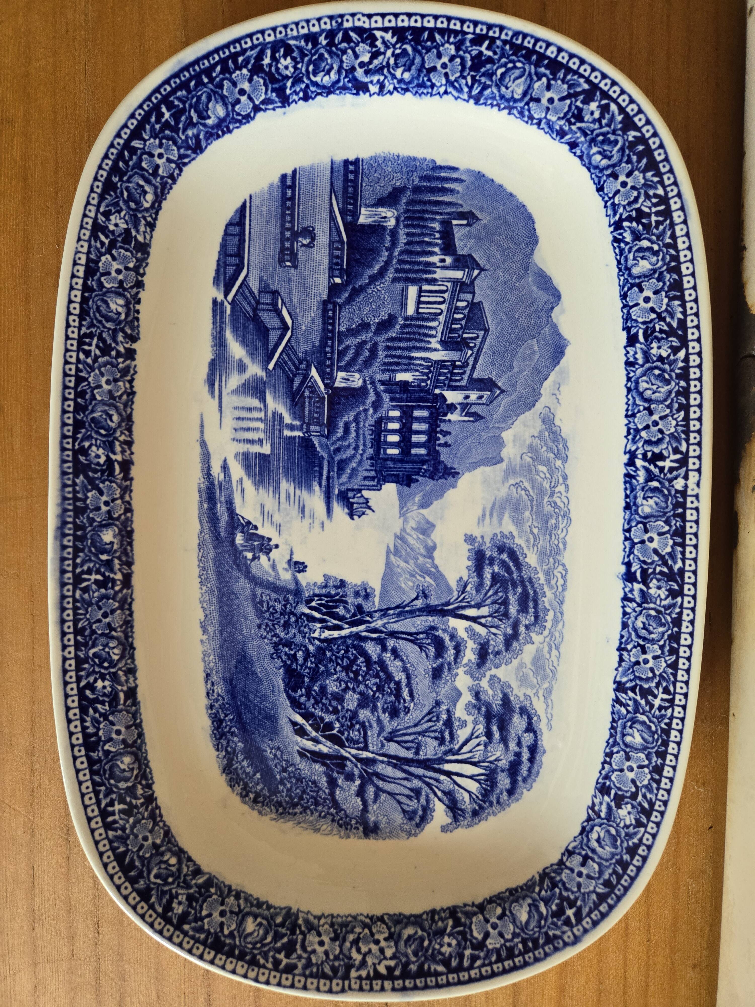 Royal Sphinx Maastricht serving dish Old England collection