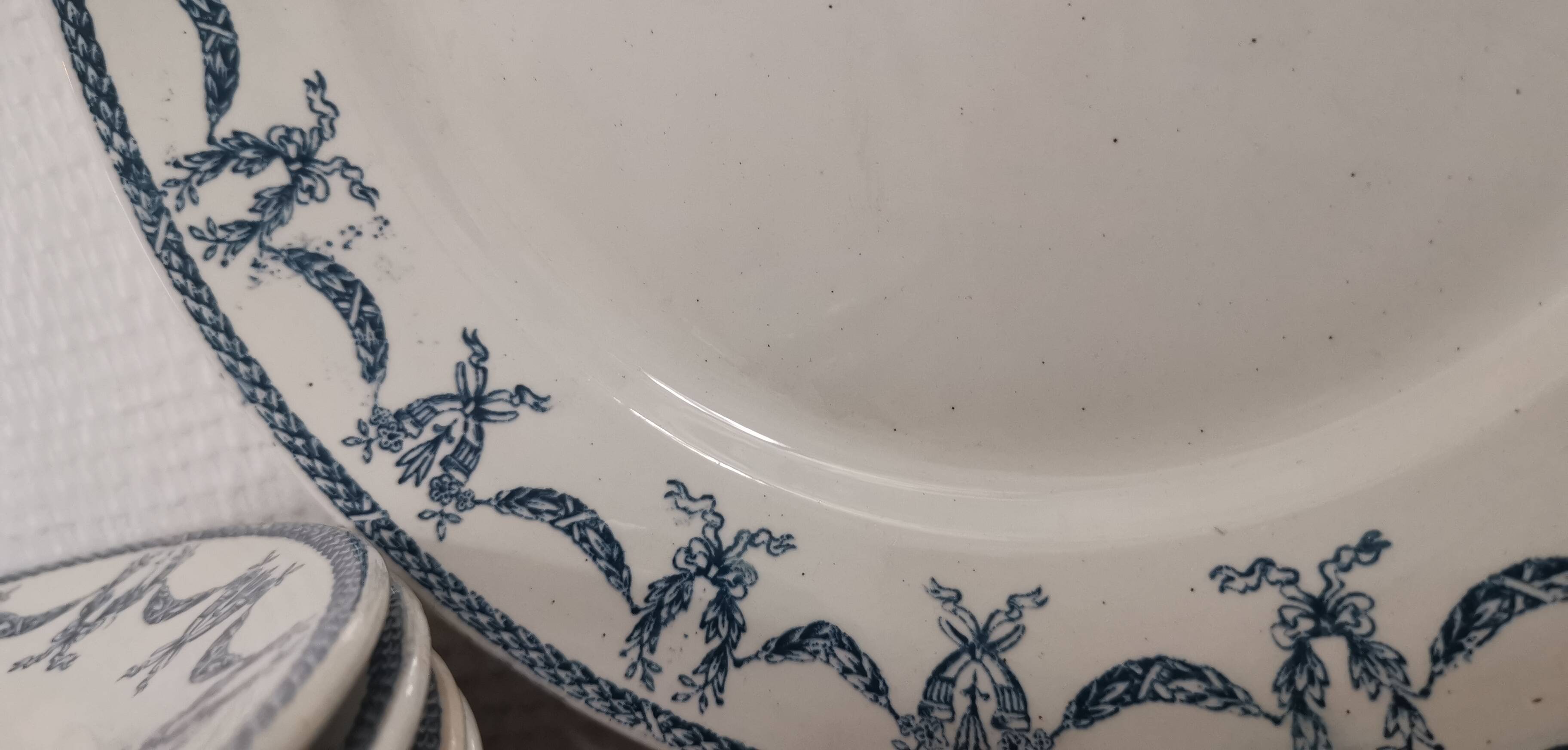 Set of 7 iron earth flat plates u&c sarreguemines and digoin