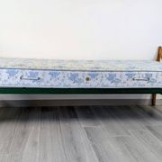 Vintage folding bed – wood and metal – 206 cm – rustic charm and practicality