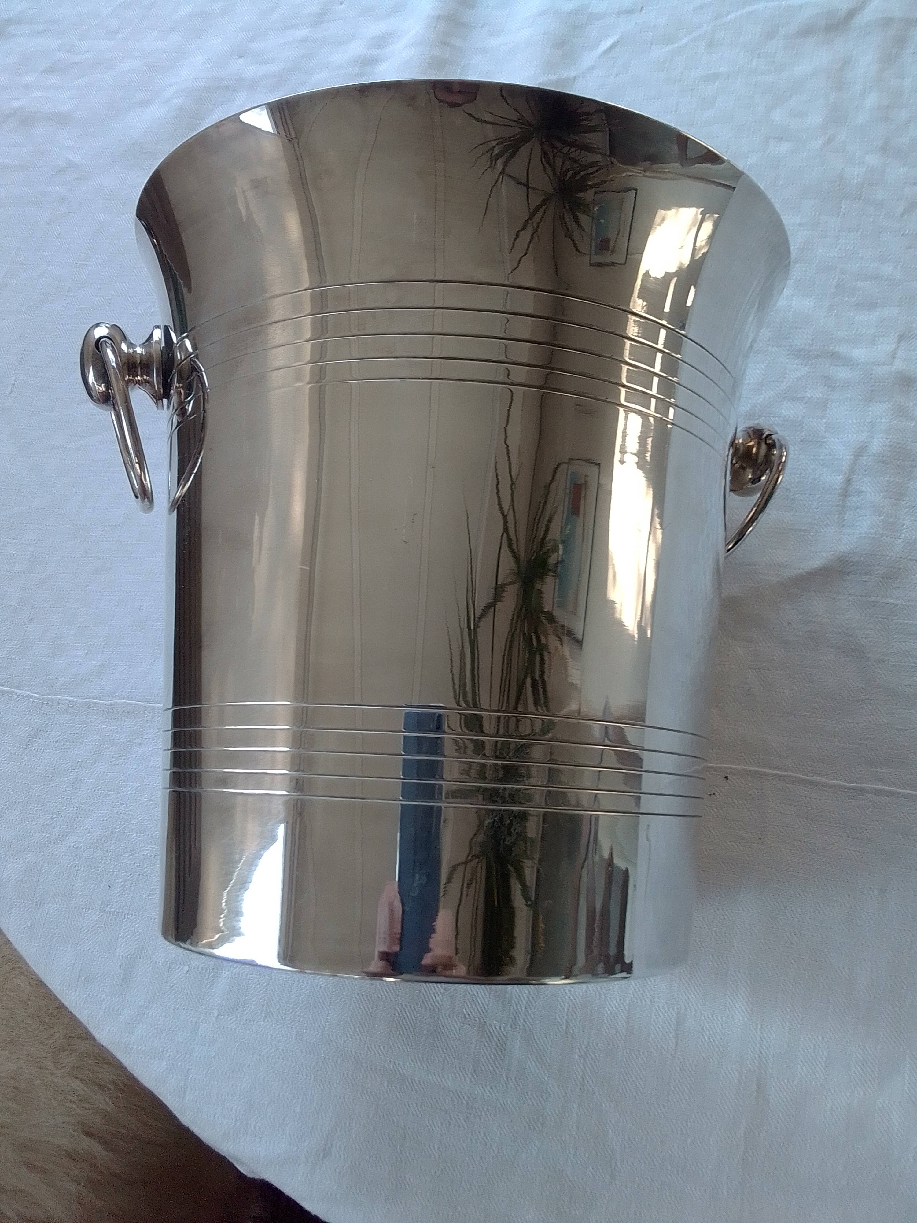 Champagne bucket in silver metal