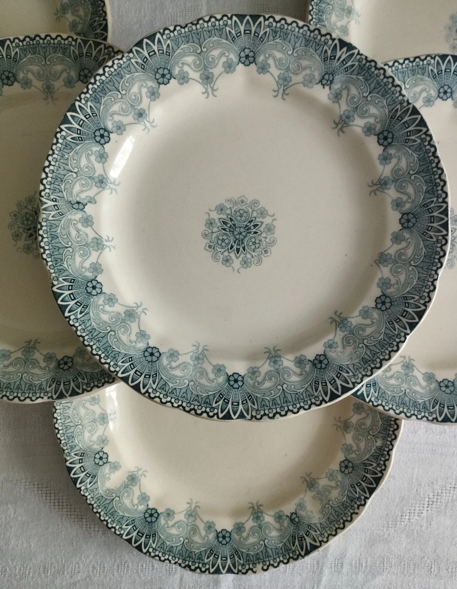 6 flat plates in earthenware from HB Choisy-le-Roi "Henriette"