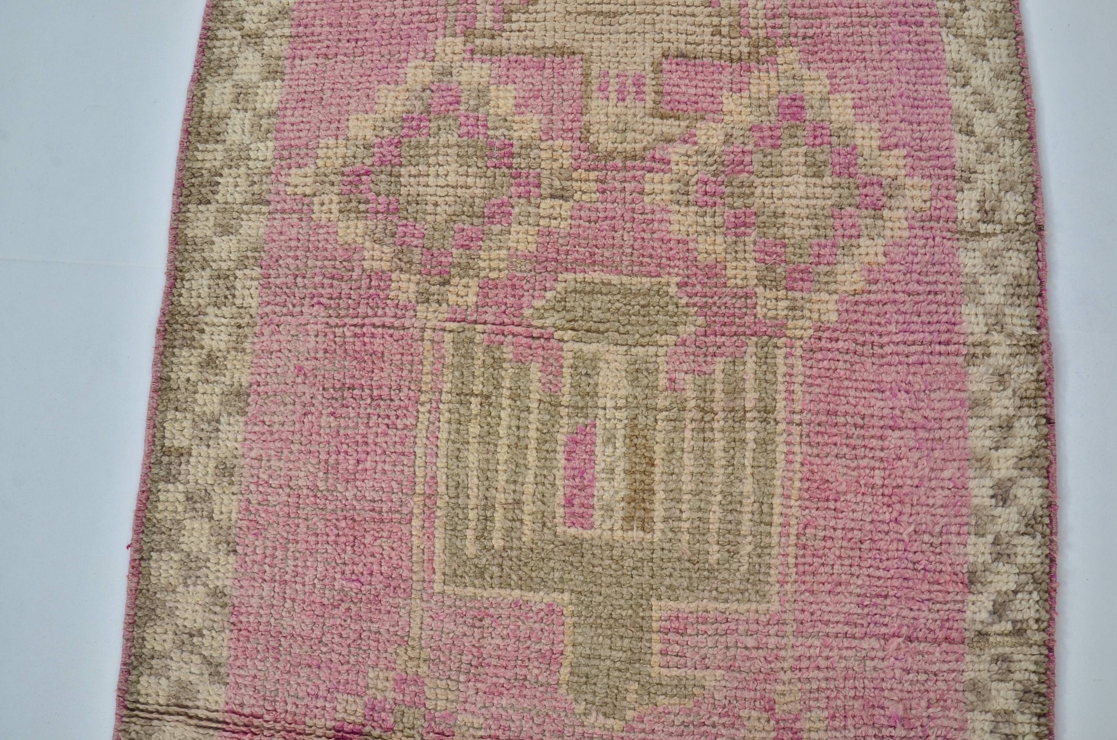 Neutral Light Pink Vintage Runner sku 2209