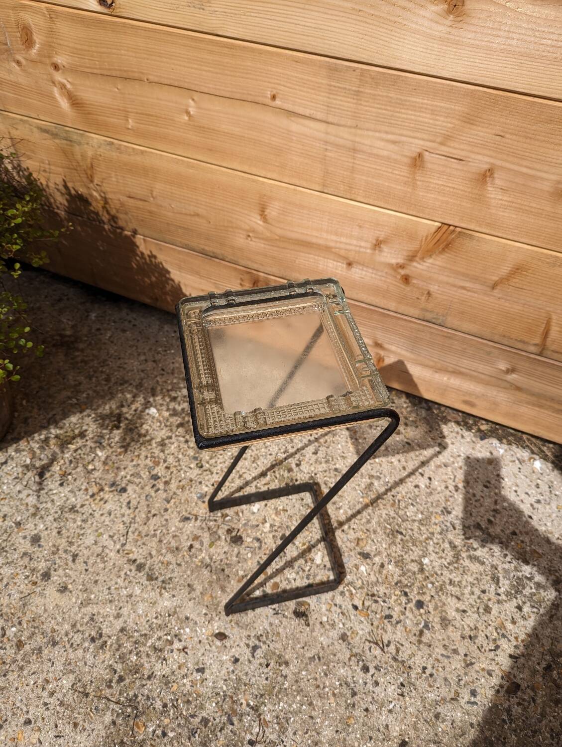 Cendrier sur pied milieu du siècle