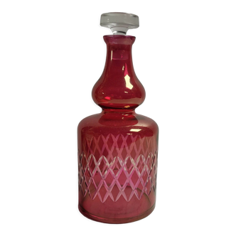 Carafe ciselée rouge