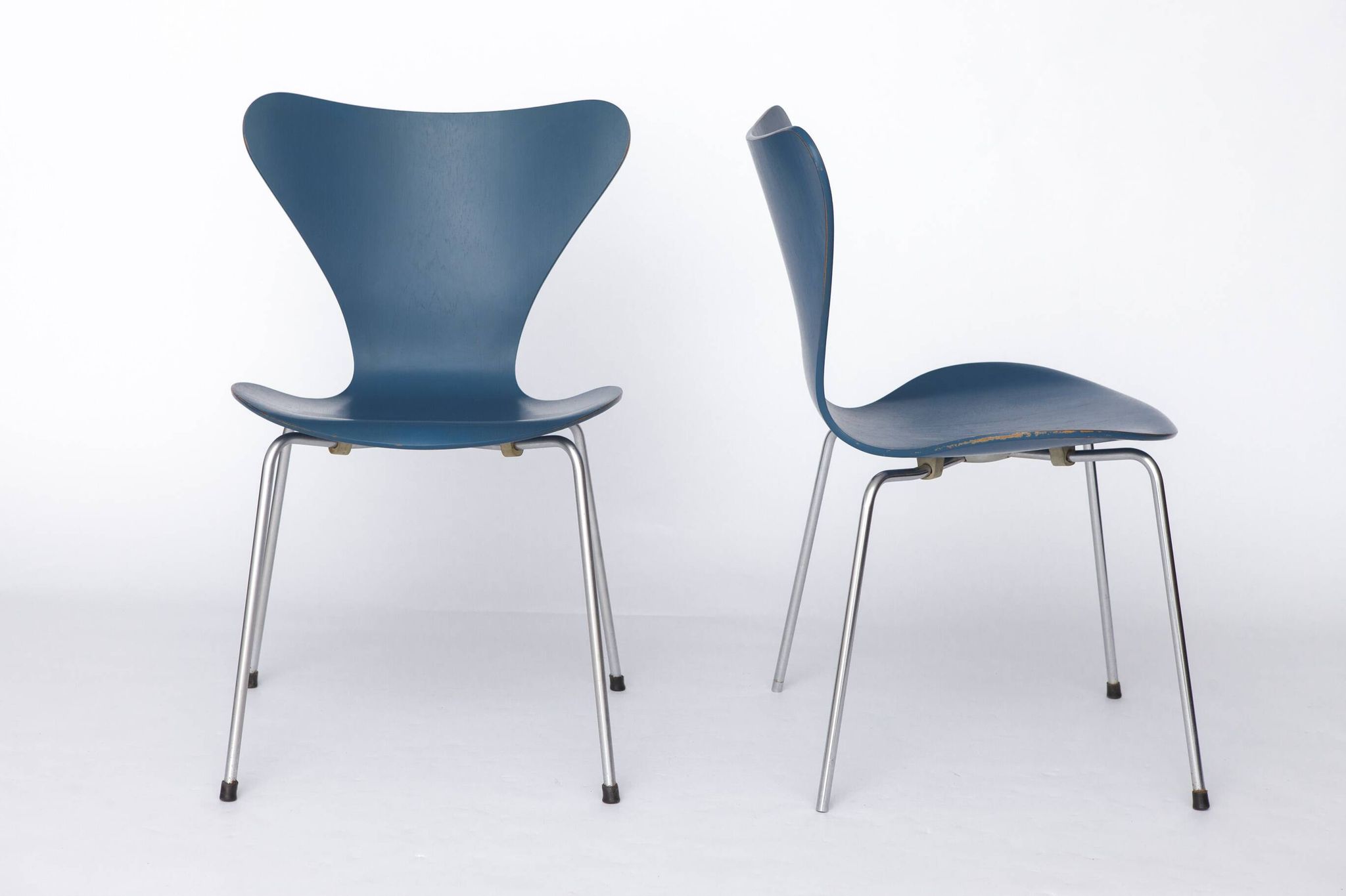 2 Arne Jacobsen Series 7 Chairs – Model 3107 – Fritz Hansen Vintage 1950s