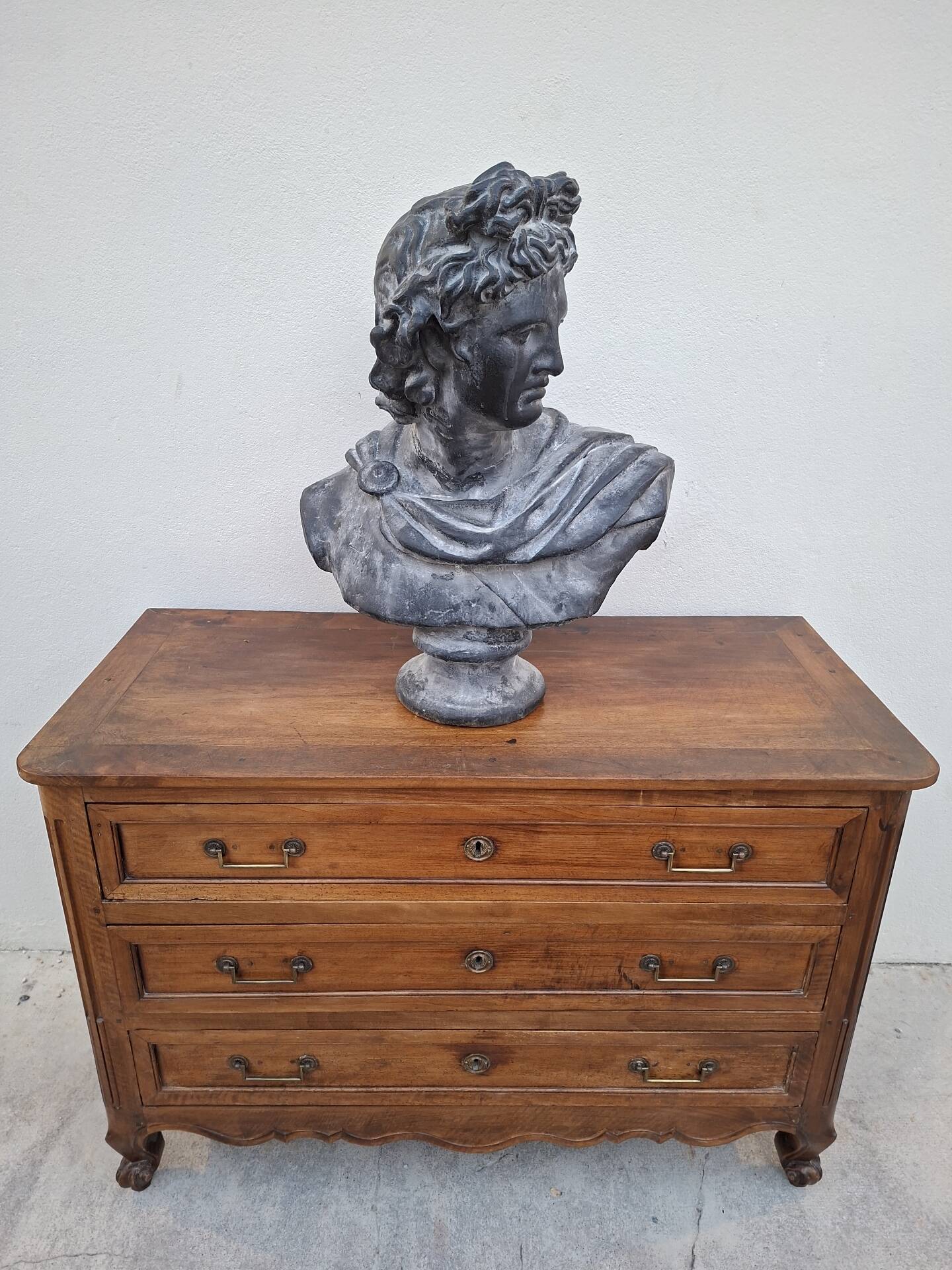 Louis XV style commode in solid walnut, 19th century rustic.