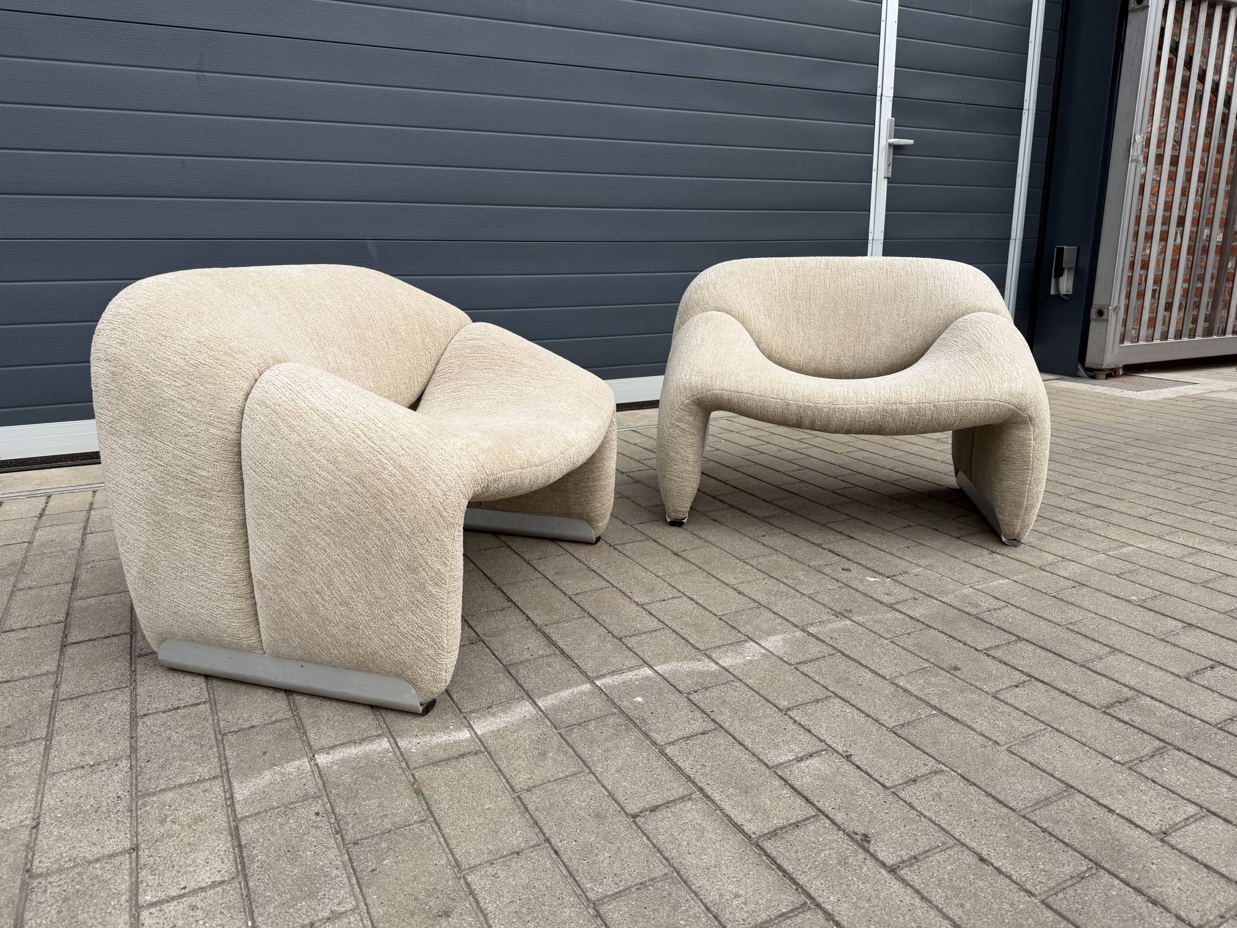 2x Artifort Groovy F598 Pierre Paulin, Pierre Frey: Chenille Igor (Sable)