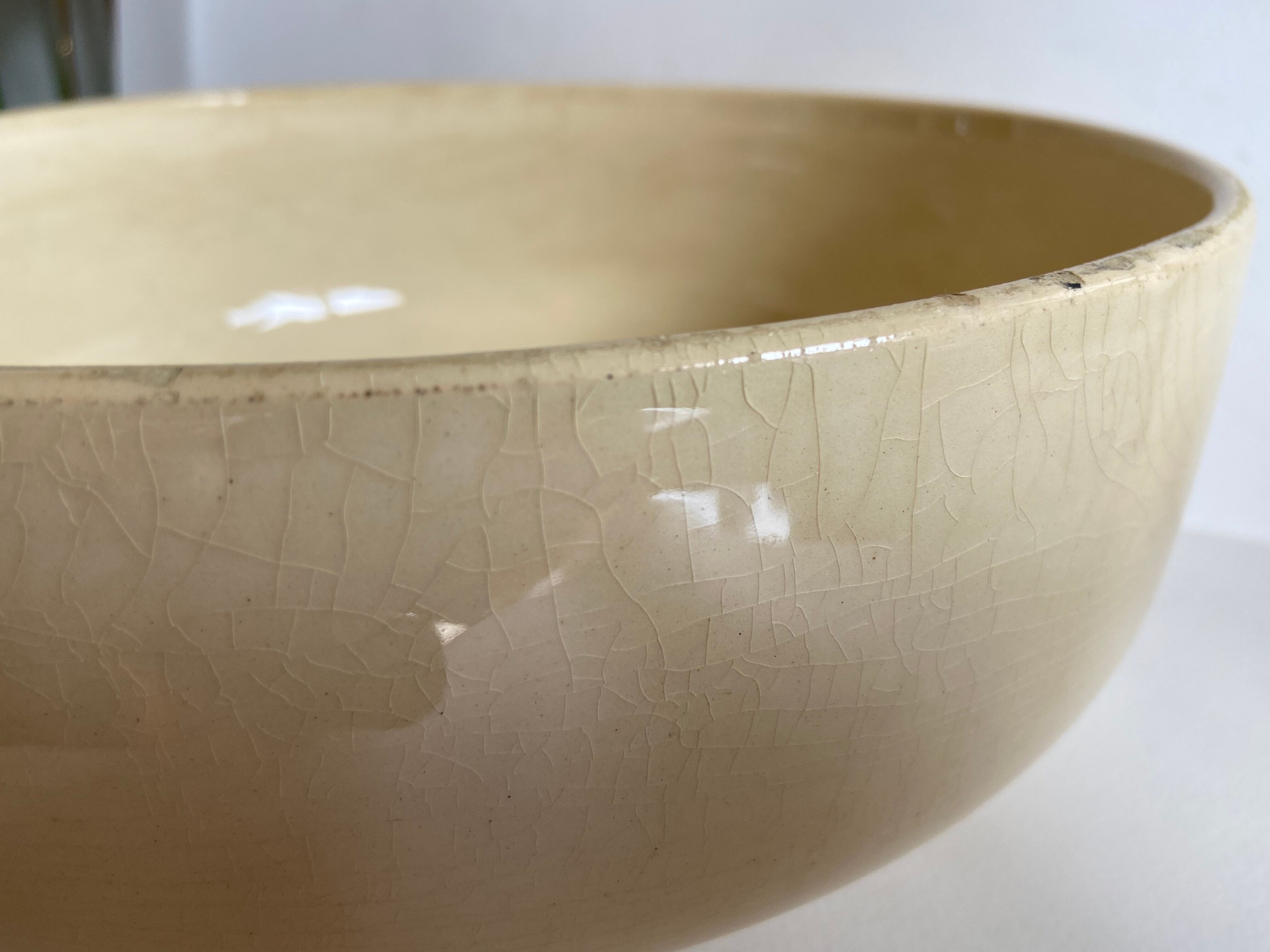 Enamelled ceramic salad bowl