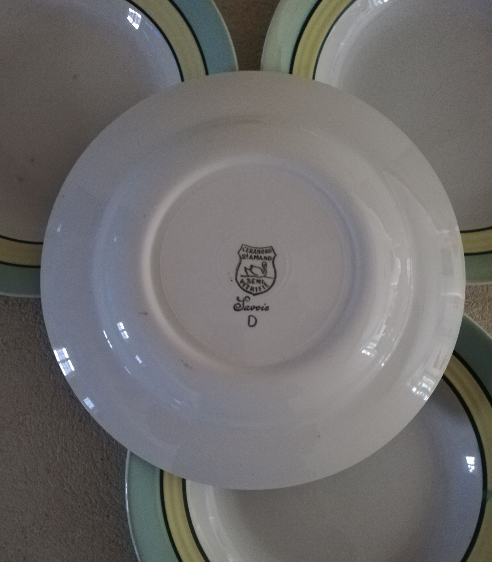 4 soup plates iron earth St Amand