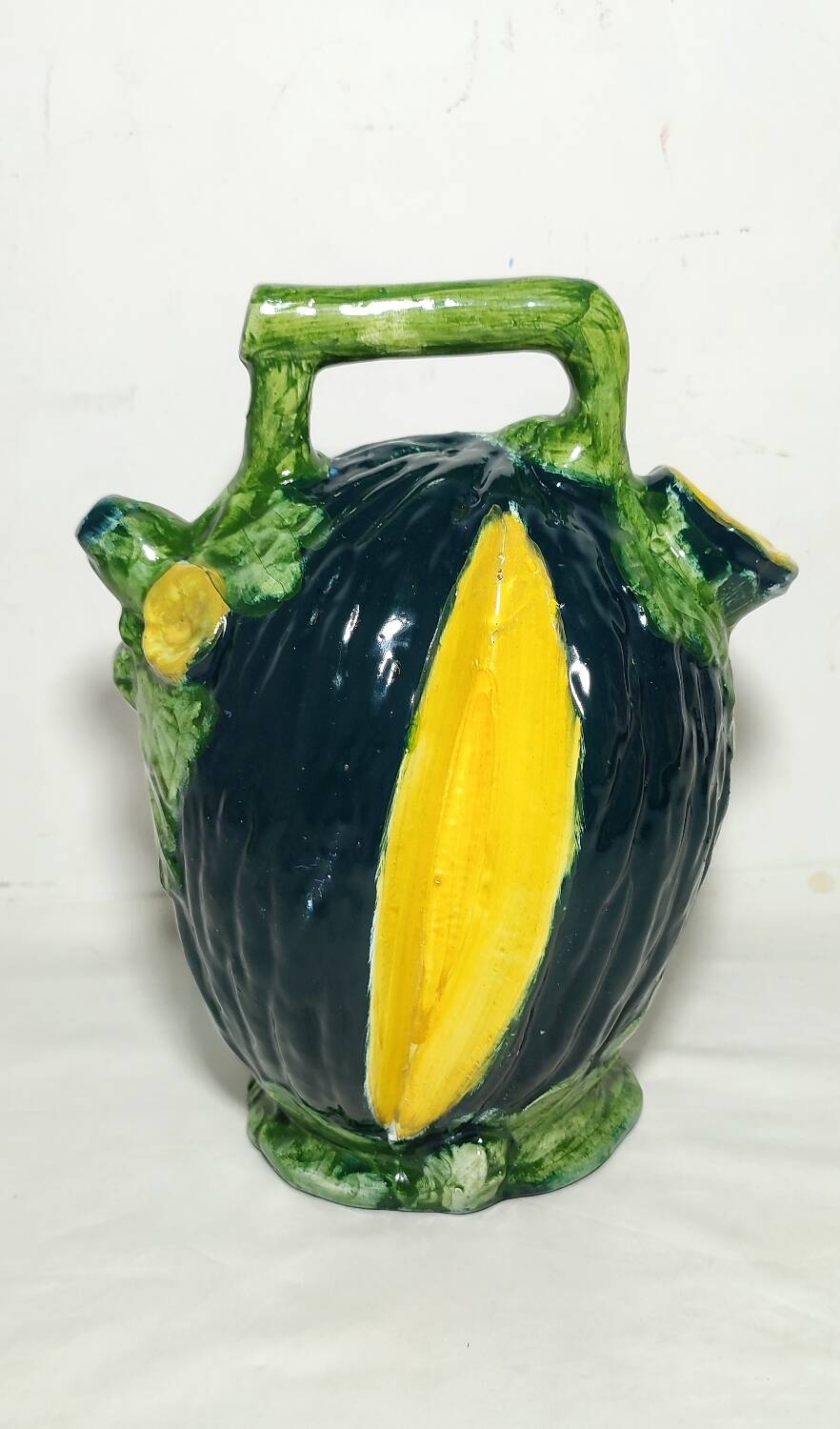 Bouteille en céramique Manises. Espagne, années 1970.