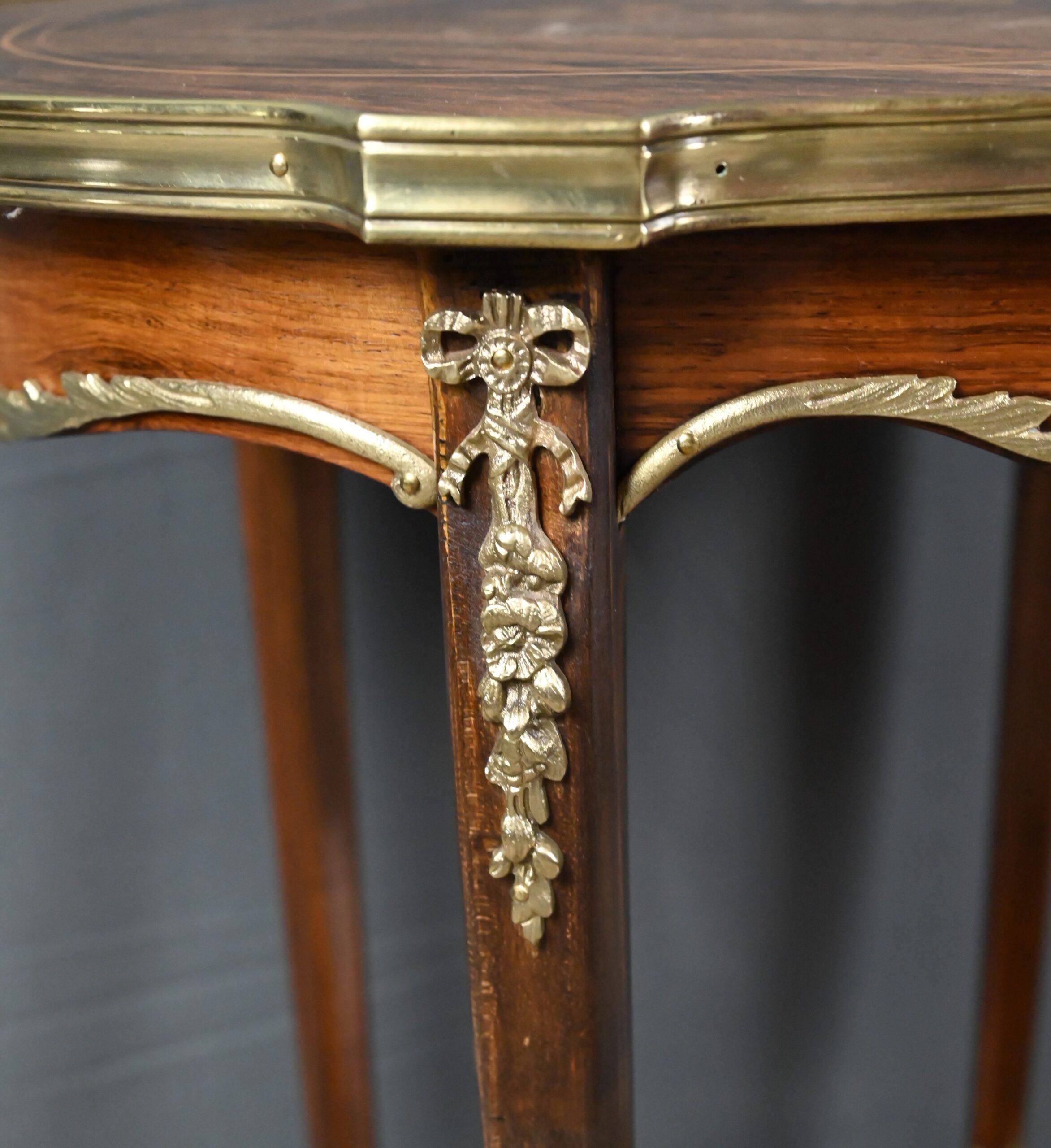 Table de salon guéridon en palissandre, style transition – 1re partie XXe