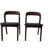 2 chaises en bois massif