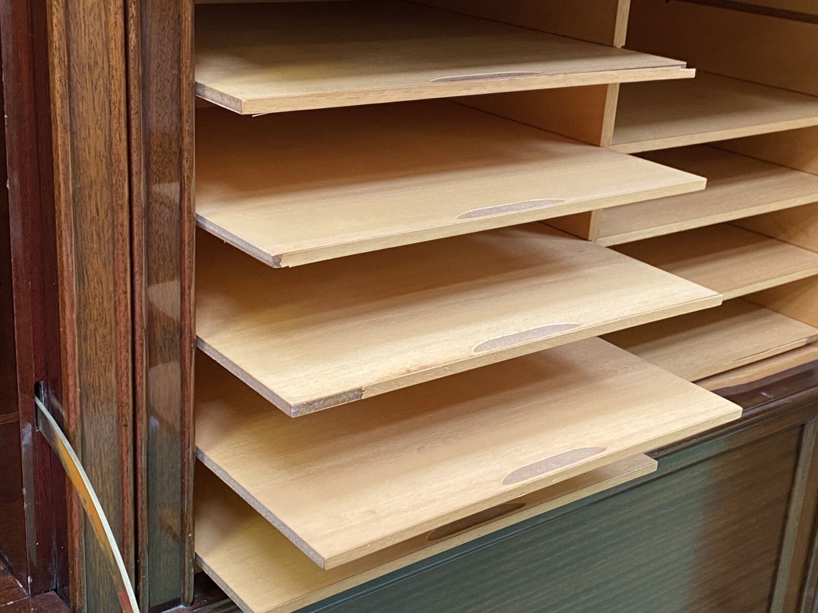 MD bookcase in mahogany 1970