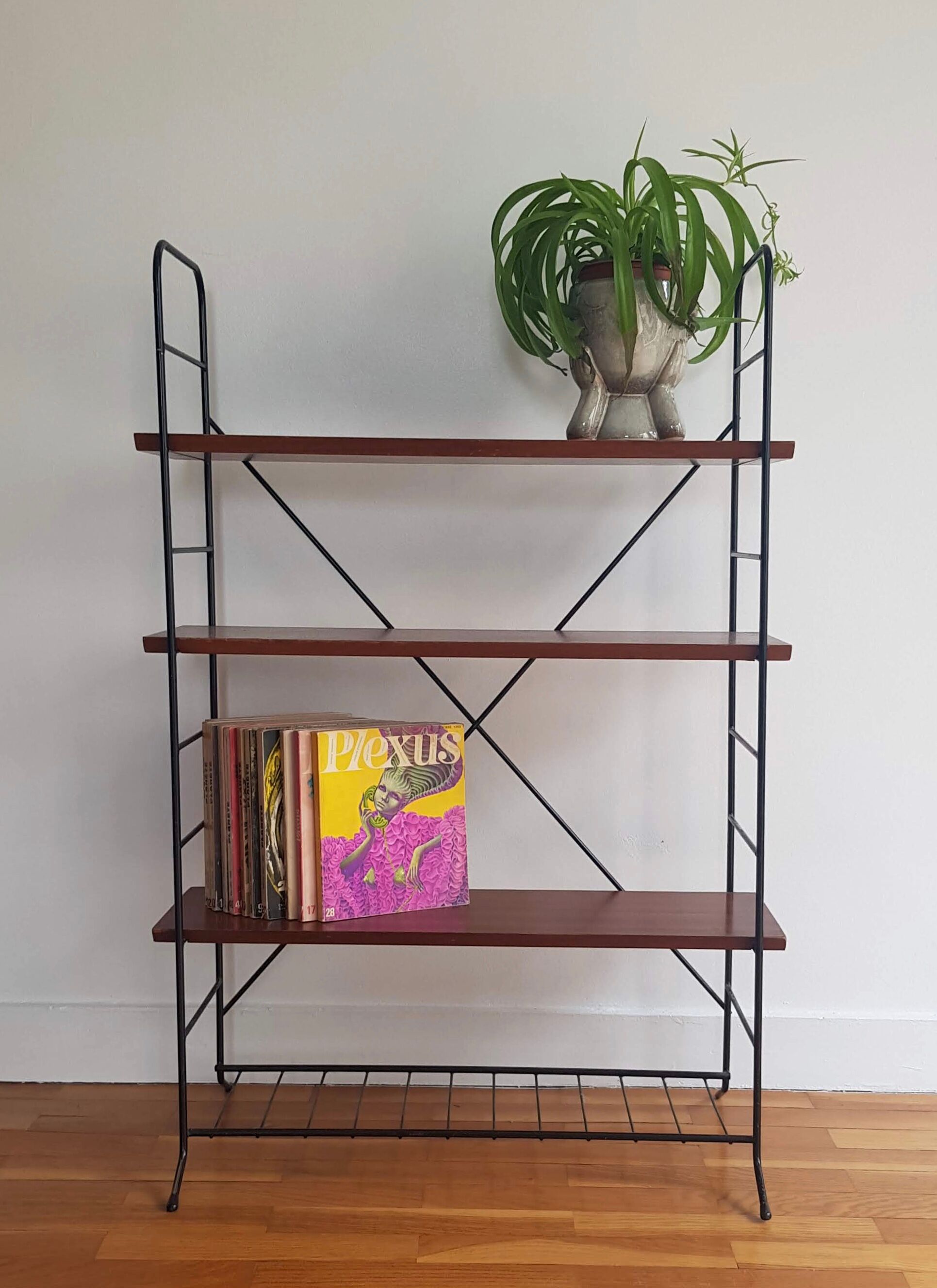 Etagère modulable sur pieds string métal et bois