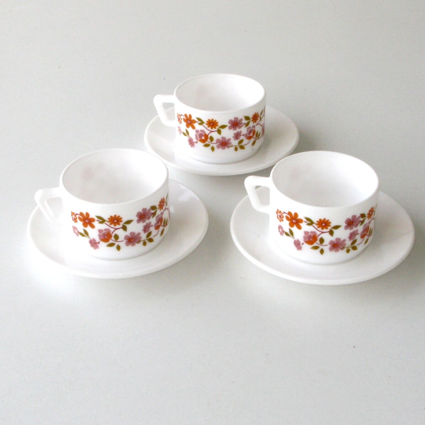 3 coffee cups and under cups arcopal - vintage orange flower model
