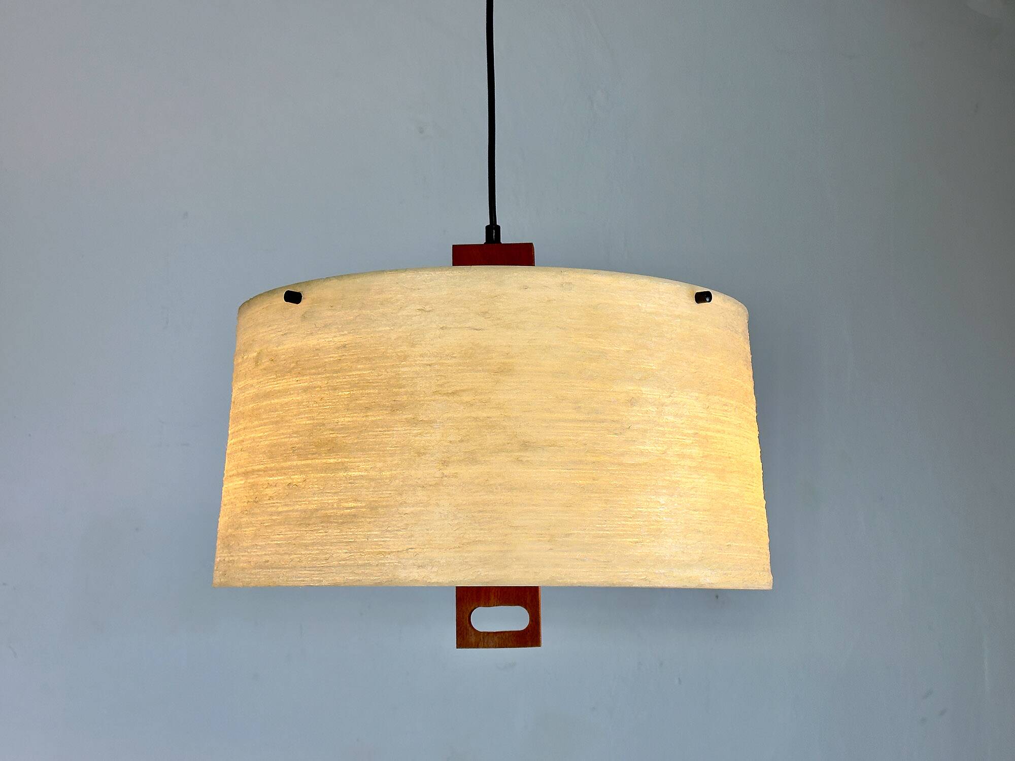 Suspension en teck et en fibre de verre par Erco, années 1960