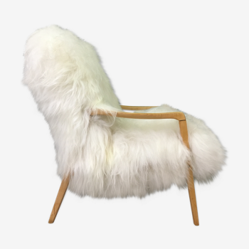 White sheepskin fluffy armchair