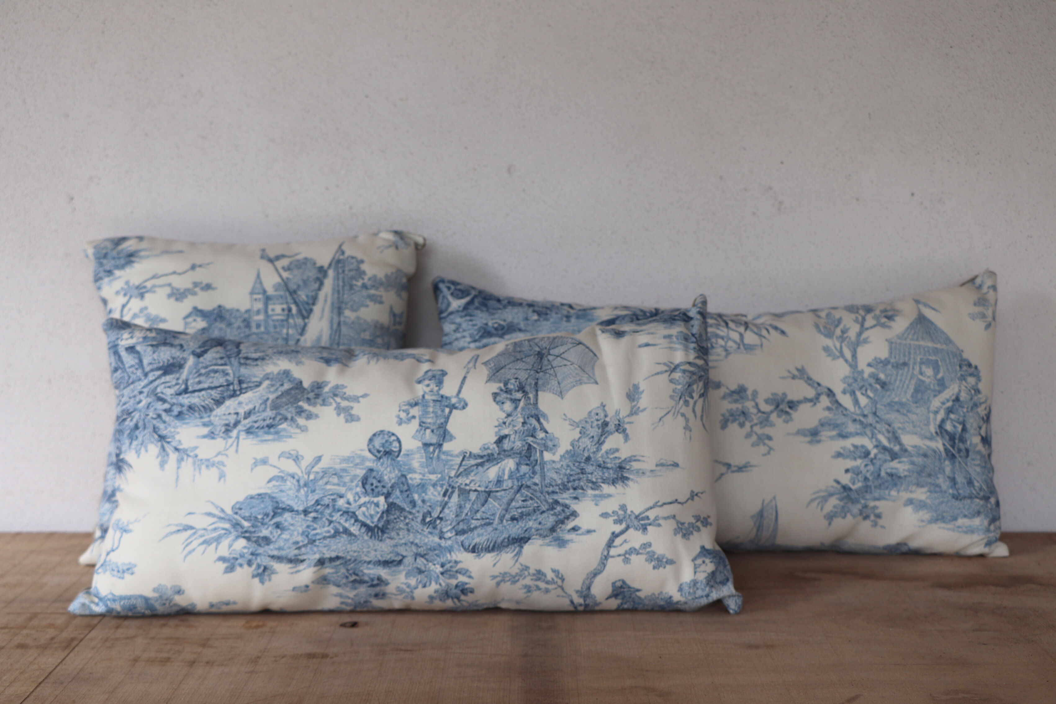 Jouy's canvas cushion