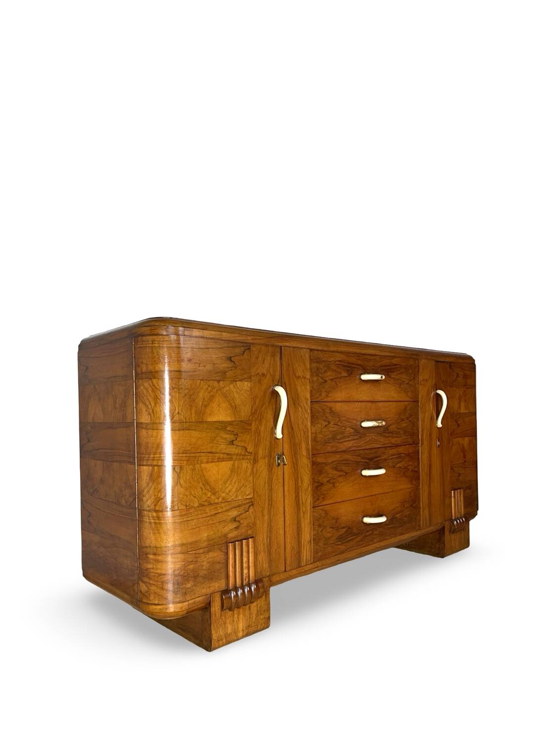 Buffet en noyer Art déco italien, de grande qualité.