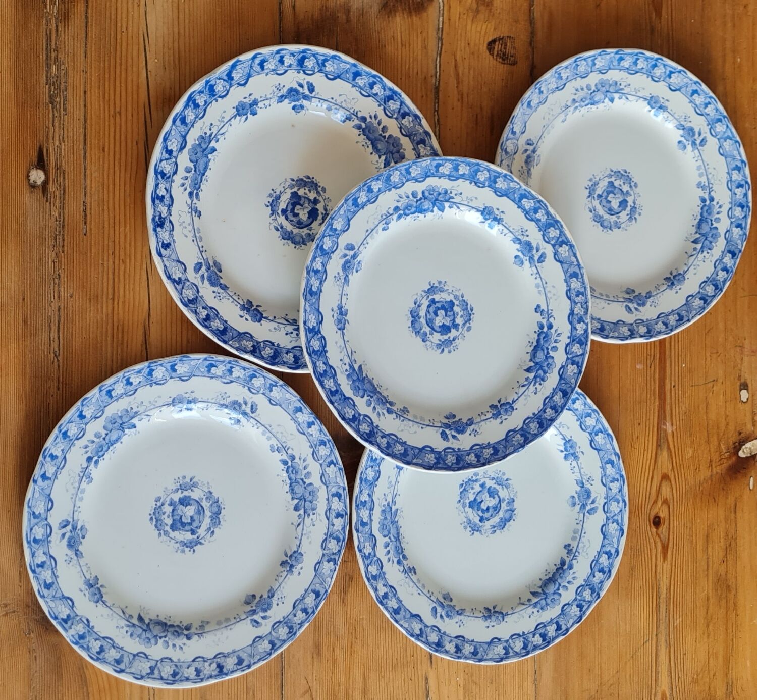 Set of 5 iron clay plates