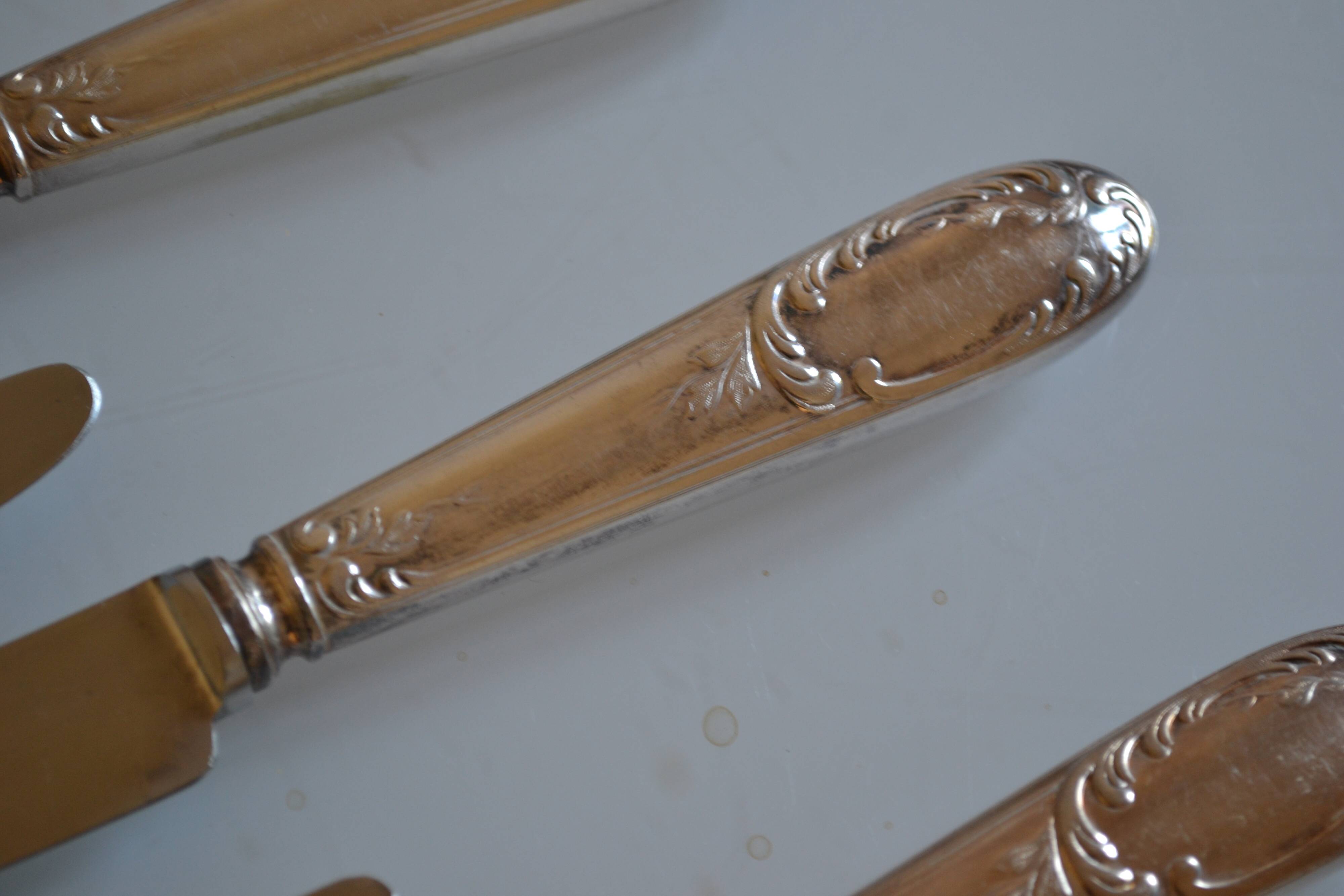 12 silver metal table knives 25.5 cm