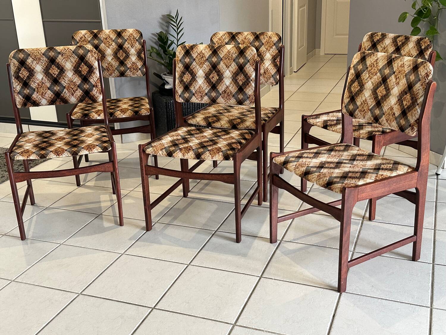Set of 6 vintage Scandinavian chairs from the 1970s