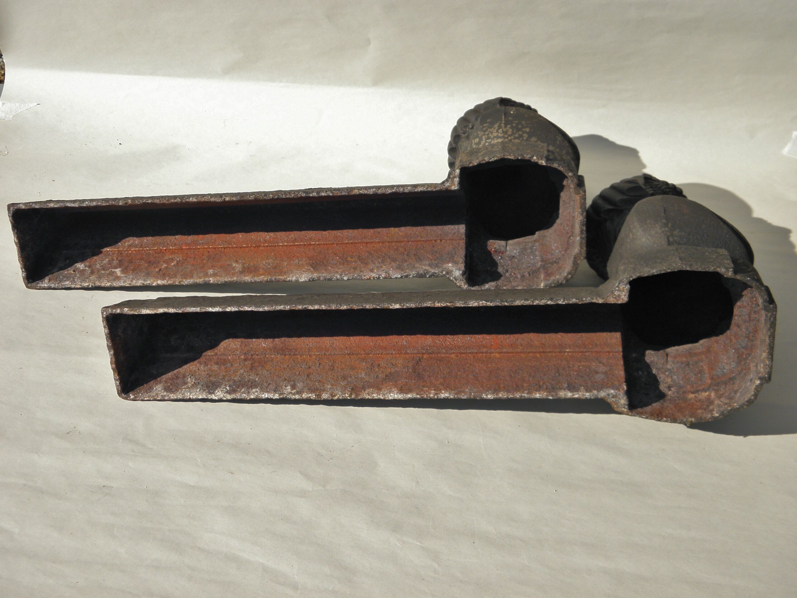 Paire de chenets en fonte