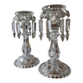 Paire de grands bougeoirs Baccarat en cristal avec pampilles, rareté de choix