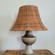 Lampe en grès et rotin