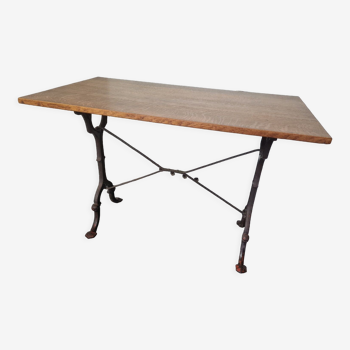 Bistro table with cast iron base and oak top