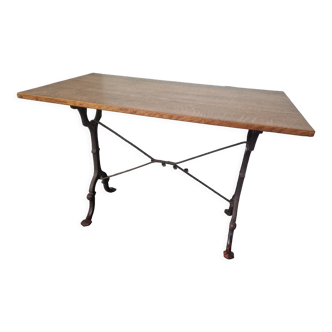 Bistro table with cast iron base and oak top