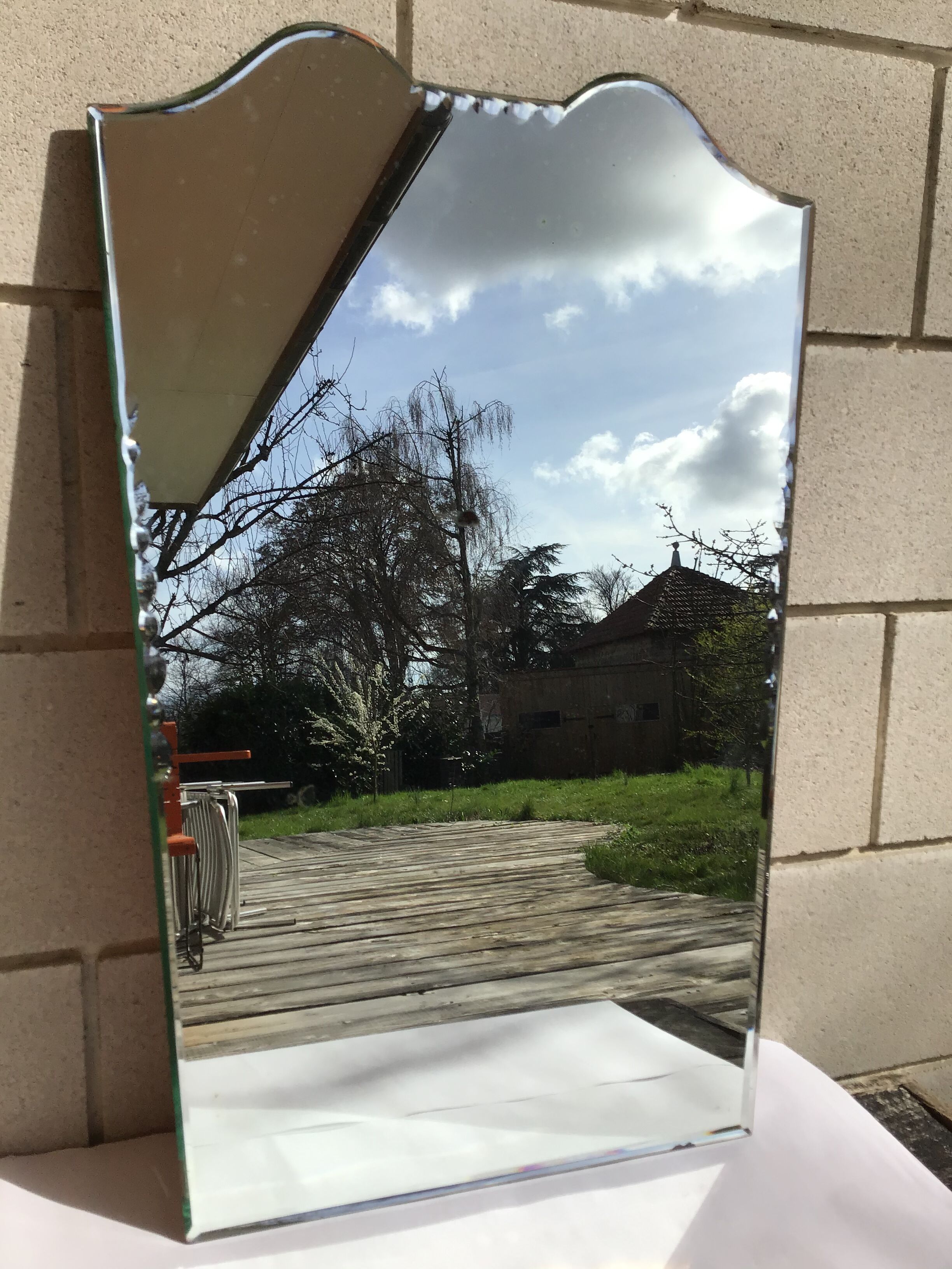 Bevelled mirror trapeze two waves at the top