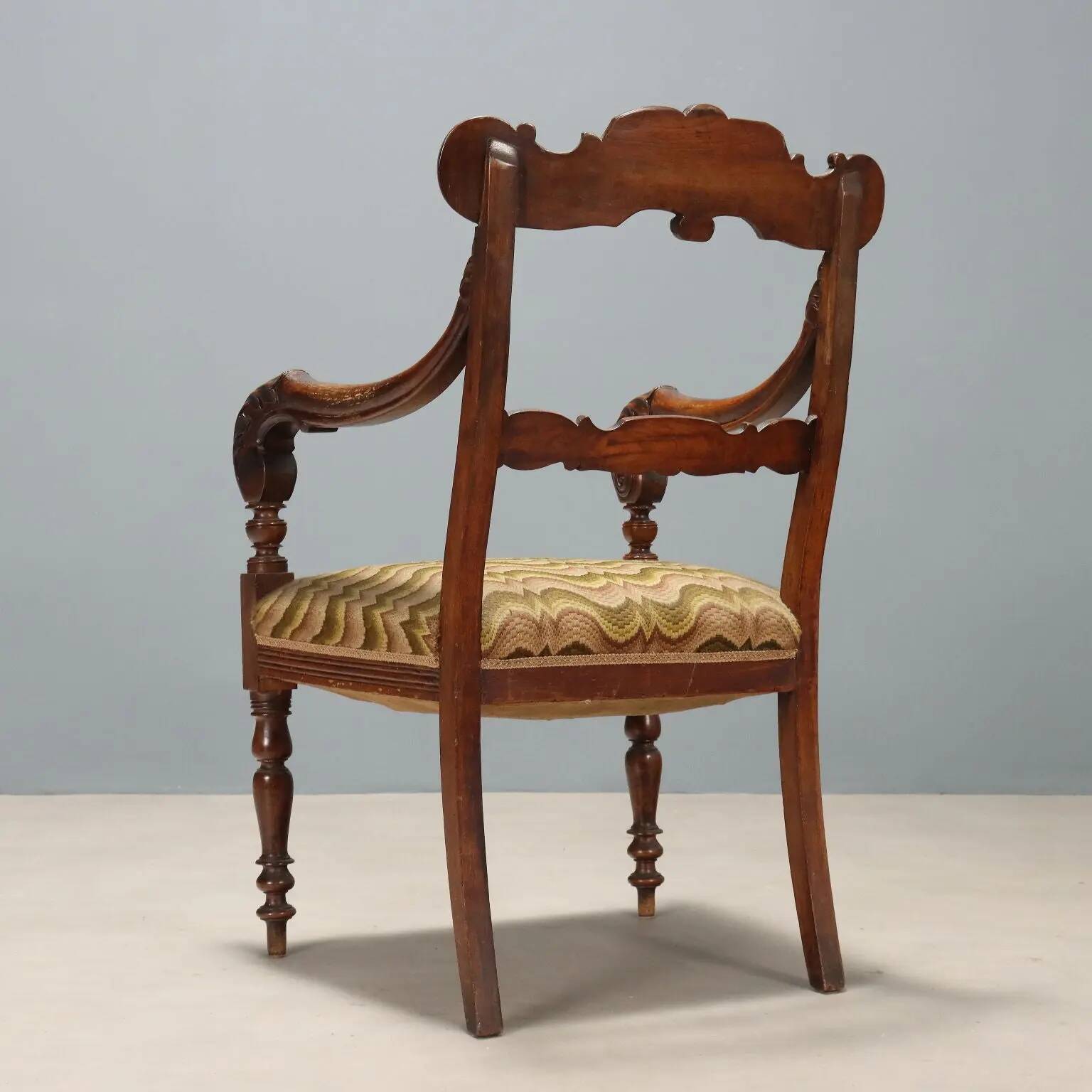 Antique Louis-Philippe armchair in walnut, Italy, 19th century.