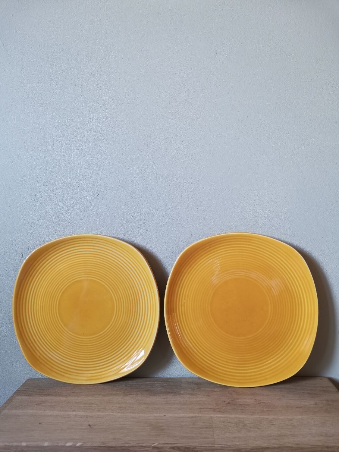 Set of 2 vintage yellow barbotine plates Sarreguemines France
