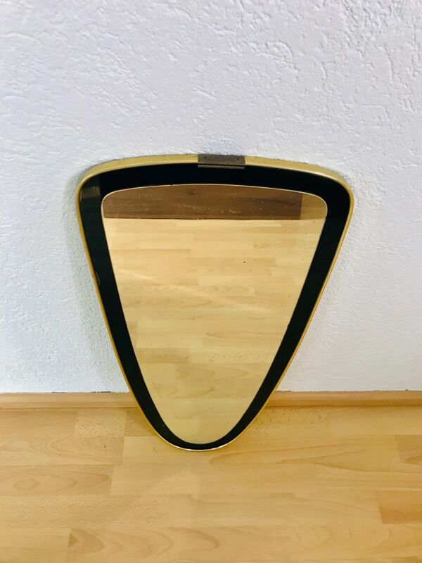 Miroir mural asymétrique italien encadré de laiton années 1960 Italie