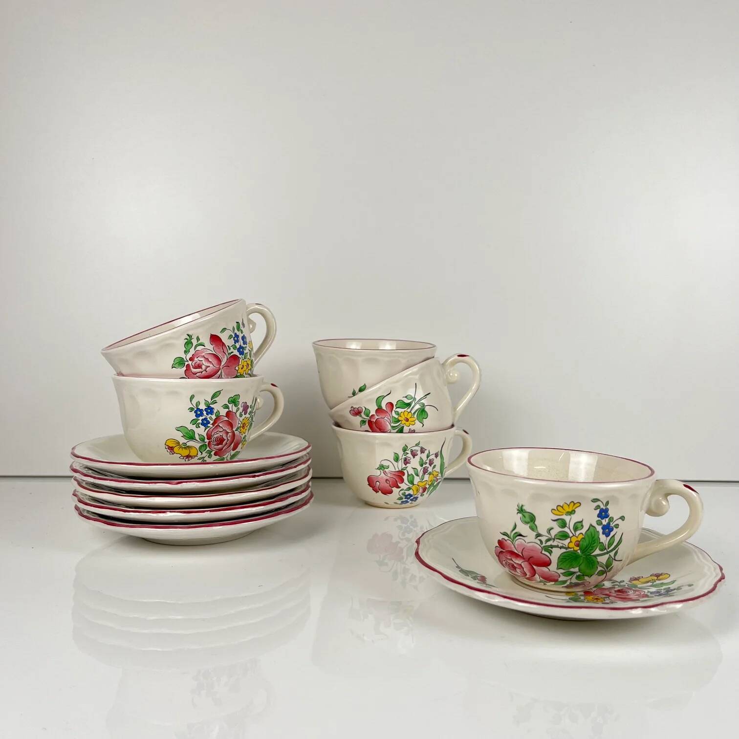 Set of 6 coffee cups with saucers model Réverbère by KG Lunéville.