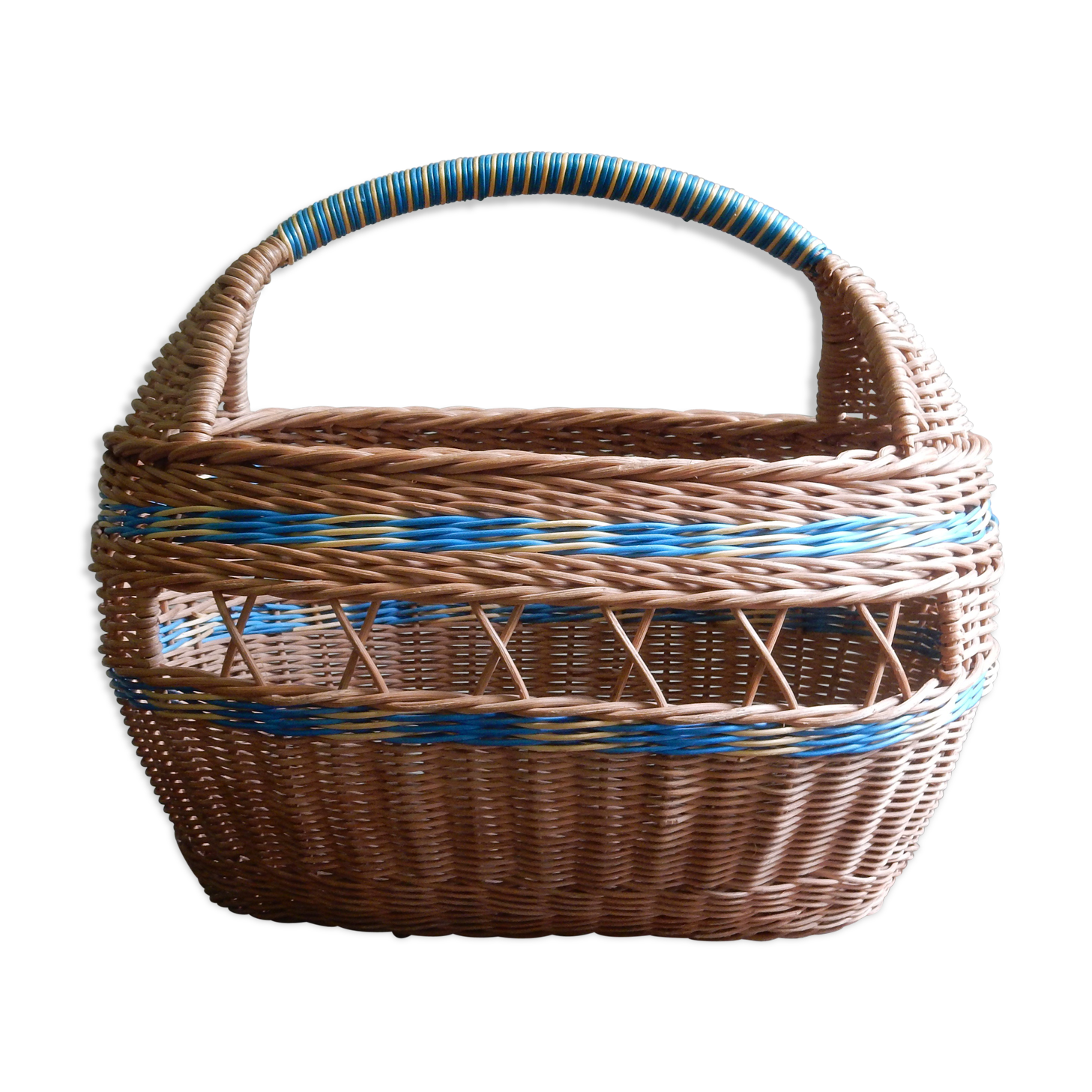 Woven wicker basket, craft vannerie