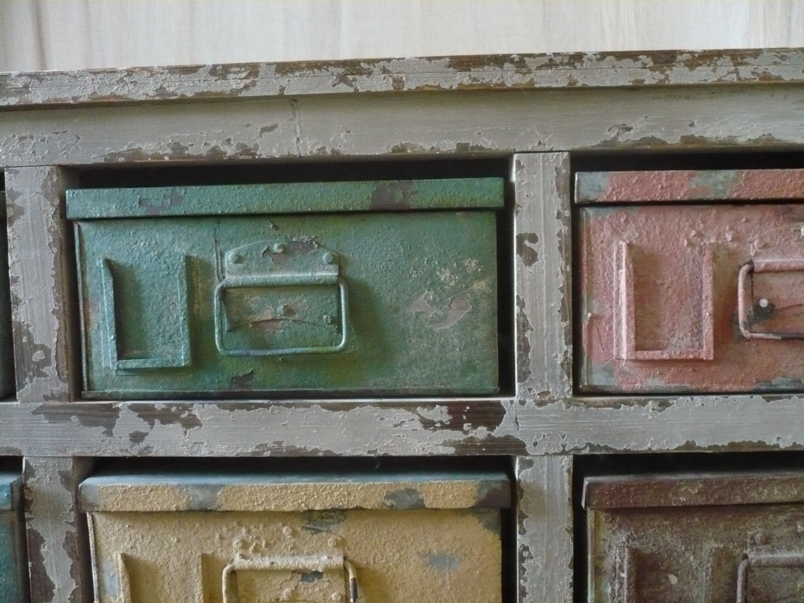 "Painter" storage furniture